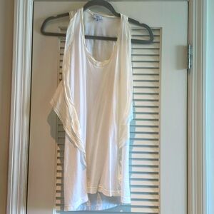 Clu 100% cotton top. Detailed ruffle on sides.